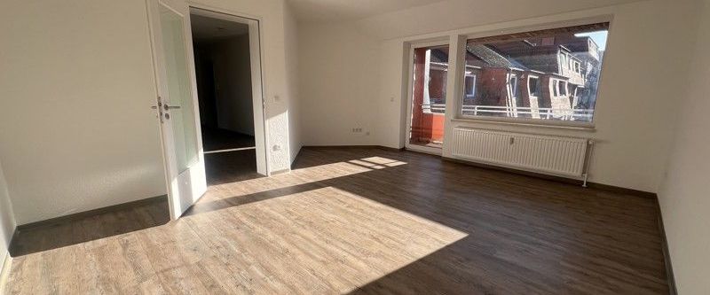 Großzügige 3-Zimmer-Dachgeschosswohnung in gepflegtem Mehrfamilienhaus - Photo 1