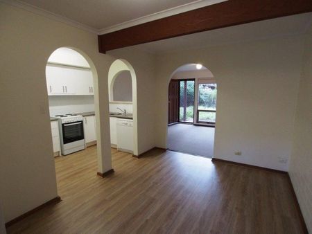 Spacious 2 bedroom townhouse in private garden setting - Photo 2