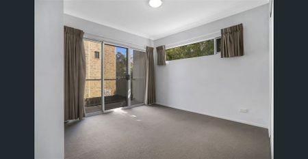 Spacious Ground Floor 2 Bedroom Apartment with Large Balcony plus Private Courtyard - Photo 2