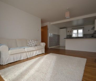 2 bedroom ground floor flat to rent - Photo 2