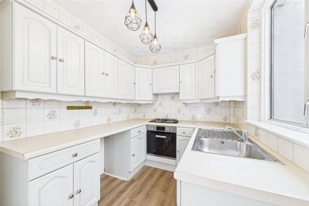 3 bedroom semi-detached house to rent - Photo 5