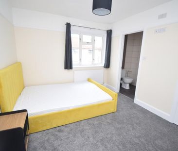 1 bedroom in a house share to rent - Photo 4