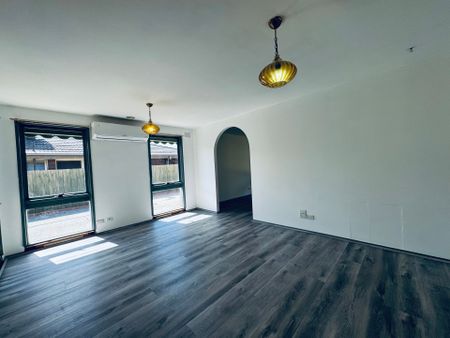 Spacious 4-Bedroom Family Home in a Quiet Court Location - Photo 4