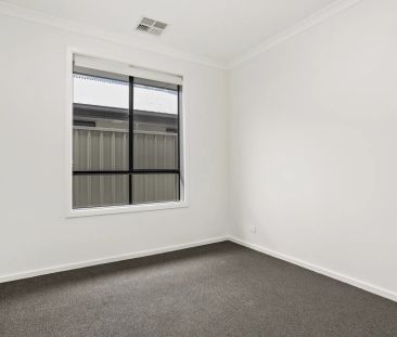 Brand New Three Bedroom in Prime Seaford Heights - Photo 4