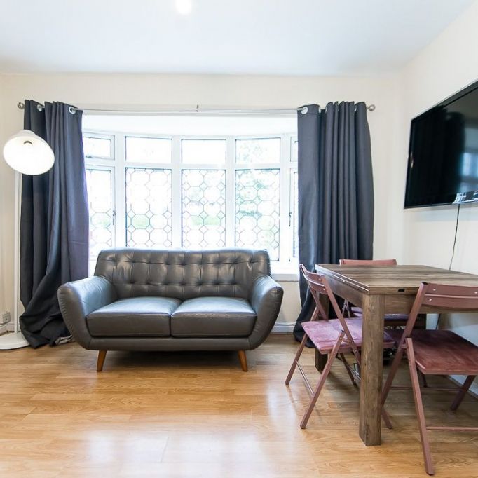 Estcourt Terrace, Headingley, Leeds - Photo 1