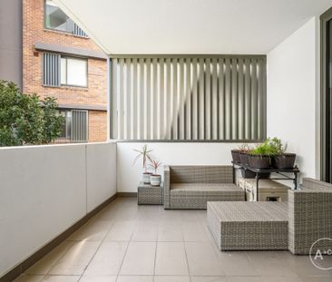 Stunning two-bedroom apartment sitting in the heart of Botany - Photo 2