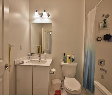 For Lease - 214 Wheat Boom Drive, Oakville, Ontario - Photo 2