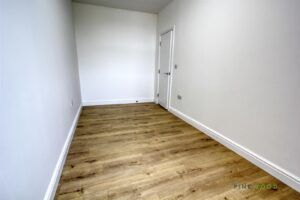 2 BEDROOM Flat - First Floor - Photo 1