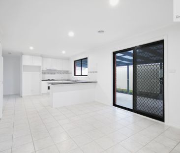 56 Sommeville Drive, Roxburgh Park VIC 3064 - House For Rent | Domain - Photo 4
