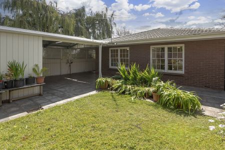 Delightful Spacious Family Home – Superb Location! - Photo 2