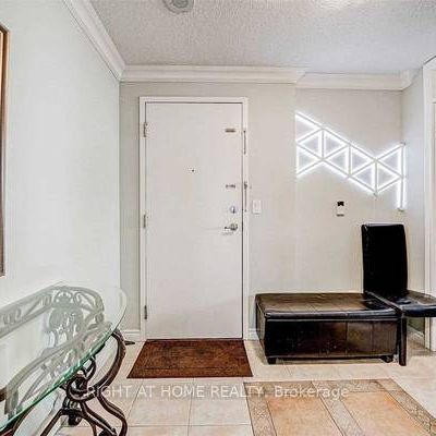 Burnhamthorpe/Duke Of York Spacious 2Bdrm Corner Unit Bright 2Balconi - Photo 4