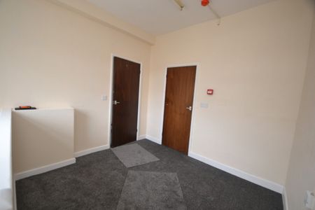 2 bed Flat for Rent - Photo 5