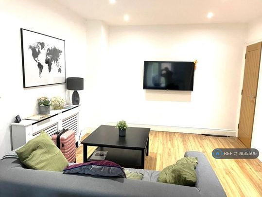 1 bedroom in a house share to rent - Photo 1