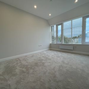 2 Bed Flat, Carlton Crescent, SO15 - Photo 2