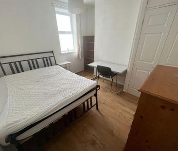 4 bedroom terraced house to rent - Photo 5