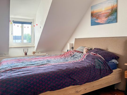 Koffer packen, einziehen und wohlfühlen: Gemütliche Dachgeschosswohnung mit kurzen Wegen in Schwelm! - Foto 1