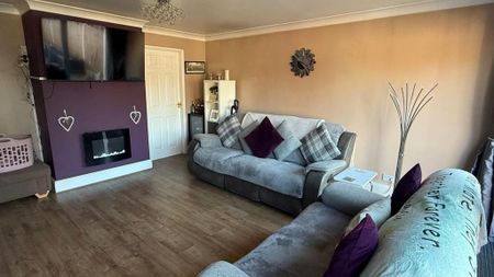 3 bedroom semi-detached house to rent - Photo 2