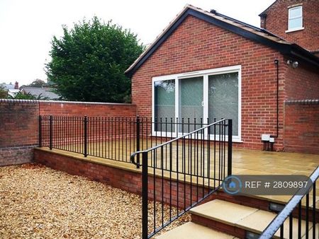 1 bedroom in a house share to rent - Photo 5