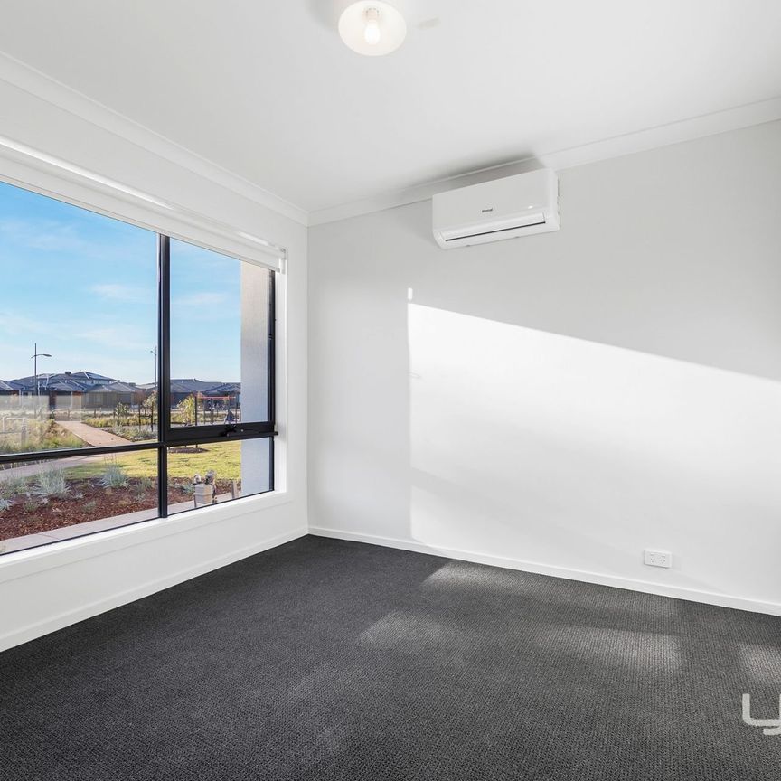 Captivating Brand-New Townhouse in Thornhill Park - Photo 1