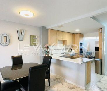 Beachfront townhouse in La Borboleta, Manilva - Photo 6