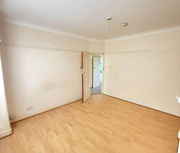 4 bedroom semi-detached house to rent - Photo 4