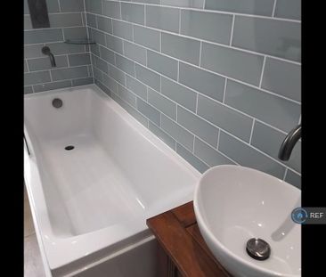 2 bedroom semi-detached house to rent - Photo 5