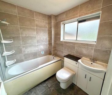 3 bedroom terraced house to rent - Photo 4