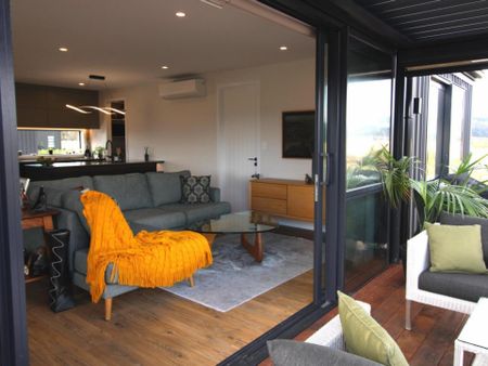 BRAND SPANKING NEW! - Photo 3