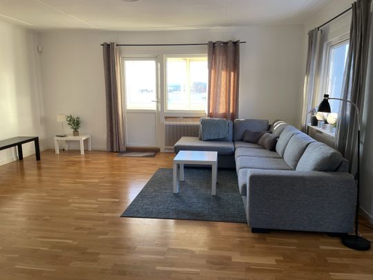 3:a med balkong i solläge - Foto 1