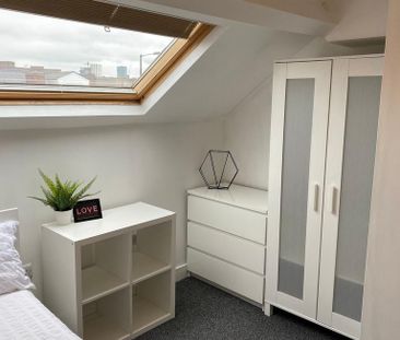 1 bedroom in a house share to rent - Photo 3