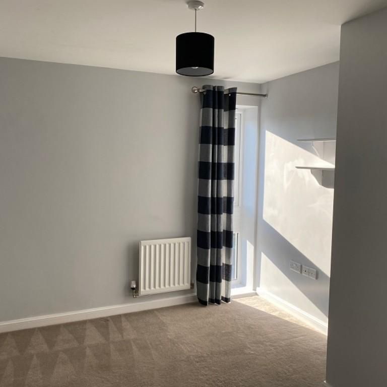 3 bedroom semi-detached house to rent - Photo 1