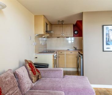 2 bedroom maisonette to rent - Photo 6