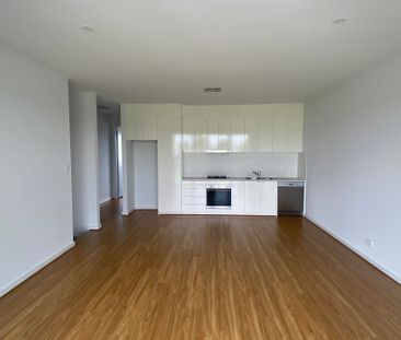 Stylish Townhouse Located in the Beautiful Lightsview Estate. - Photo 6