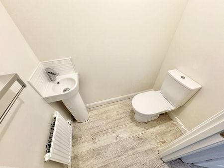 3 bedroom semi-detached house to rent - Photo 2