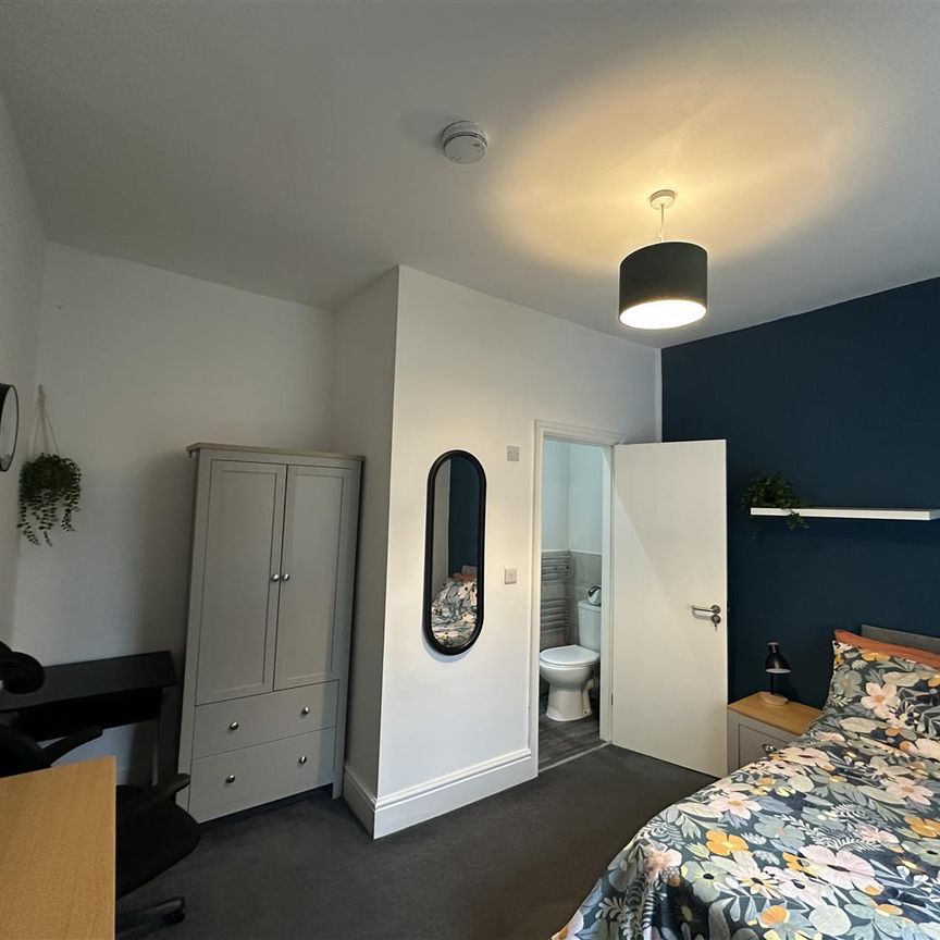 House share to rent in Grant Street, Burnley, BB11 - Photo 1