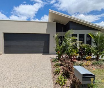 Fully Fenced & Pet Friendly Stylish & Spacious Home in the Northern... - Photo 2