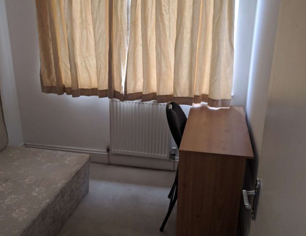 Glebe Crescent Room 1C - Photo 1