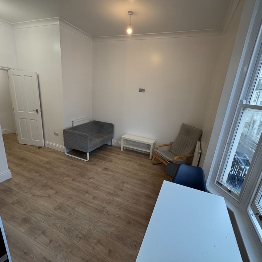 Room in a Shared House, Bedford Place, BN1 - Photo 1