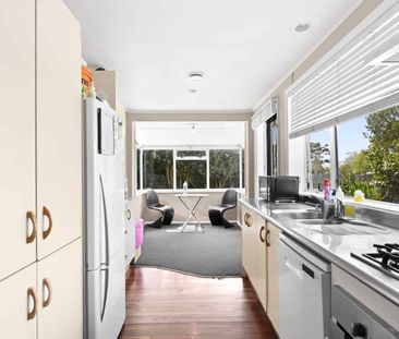 Affordable 4 Bedroom Home in Chartwell - Photo 3