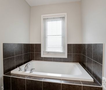 For Lease - 64 Commuter Drive, Brampton, Ontario - Photo 3