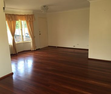 QUIET & CONVENIENT, 10 MIN'S WALK TO THE STATION !! - Photo 2