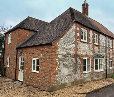 4 bedroom semi-detached house to rent - Photo 5