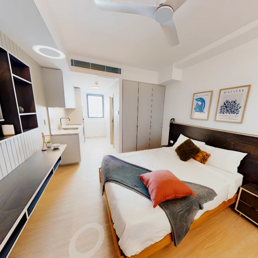 Studio Courtyard - Photo 1