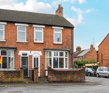 3 bedroom end of terrace house to rent - Photo 4