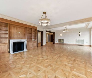 A stunning five bedroom lateral apartment with AC in a highly sought after portered building. - Photo 1