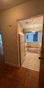 Very Bright 1-Bedroom, Steps from VGH, Granville & Broadway - Photo 3