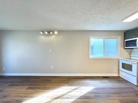 For Lease - 2081B Snow Crescent, Mississauga, Ontario - Photo 4