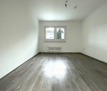 Frisch renovierte 3-Zimmer Wohnung mit brandneuem Badezimmer! - Photo 1