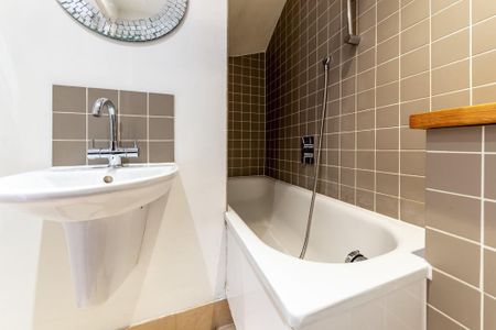 1 Bed Flat, Reighton Road, E5 - Photo 2