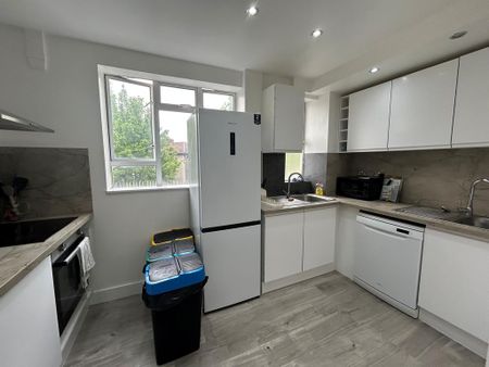 1 bedroom in a house share to rent - Photo 3